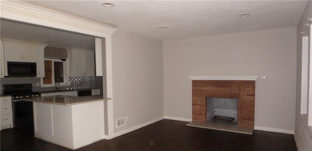 7332 Parallel Parkway Property Photo 3