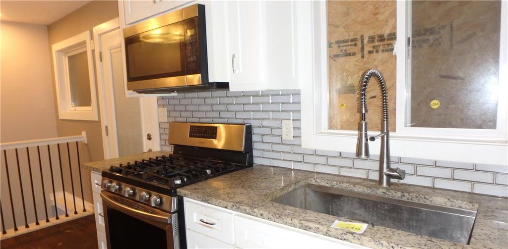 7332 Parallel Parkway Property Photo 4