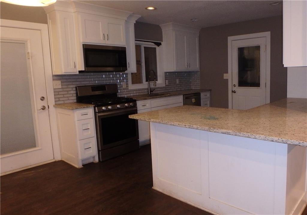 7332 Parallel Parkway Property Photo 7