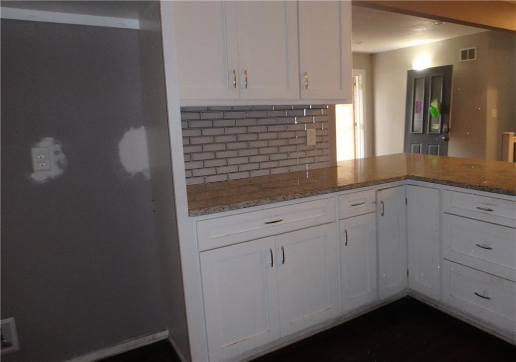 7332 Parallel Parkway Property Photo 8