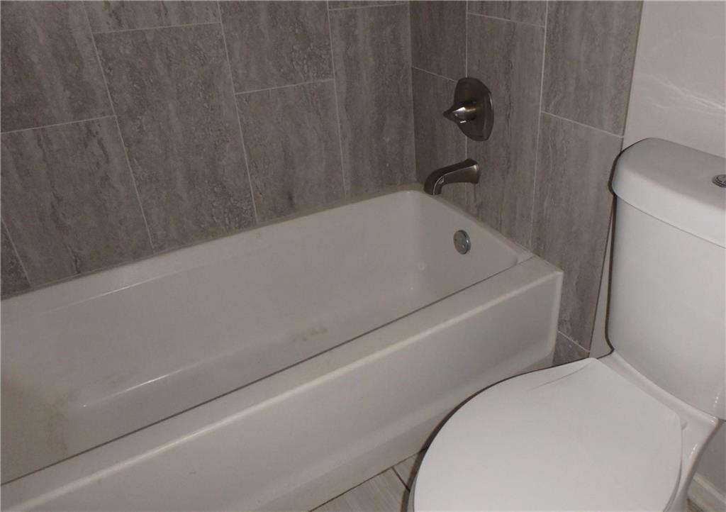 7332 Parallel Parkway Property Photo 9