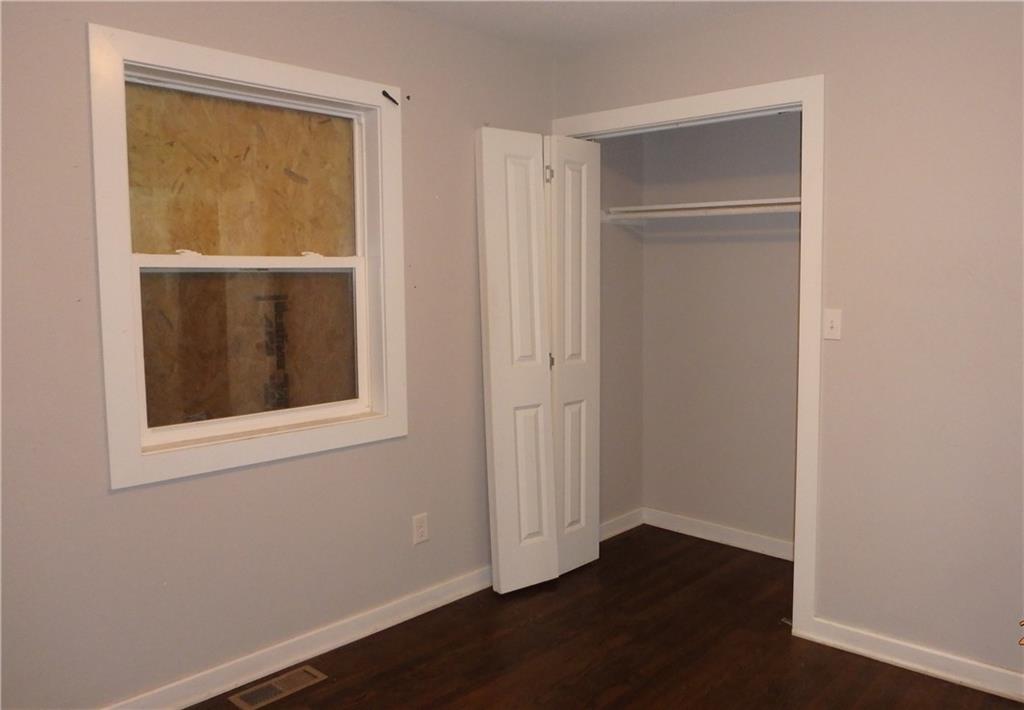 7332 Parallel Parkway Property Photo 14