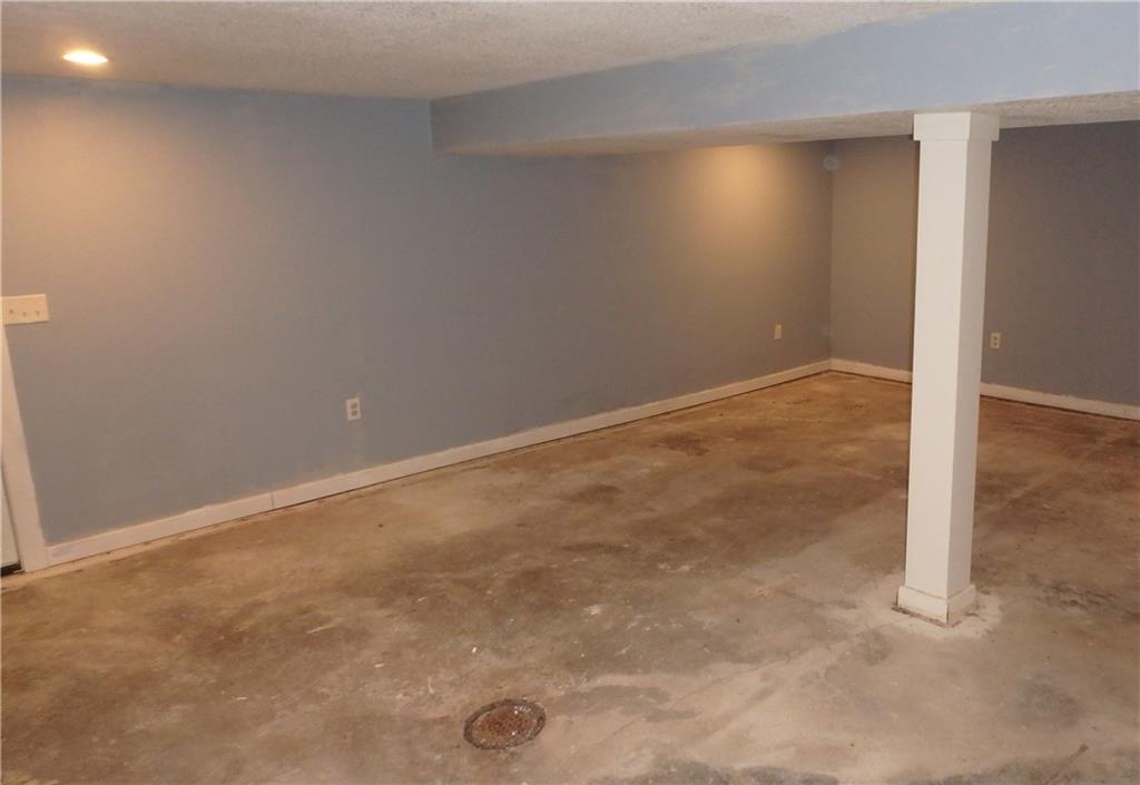 7332 Parallel Parkway Property Photo 16