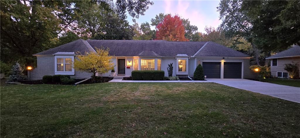 2405 W 104th Terrace Property Photo 2