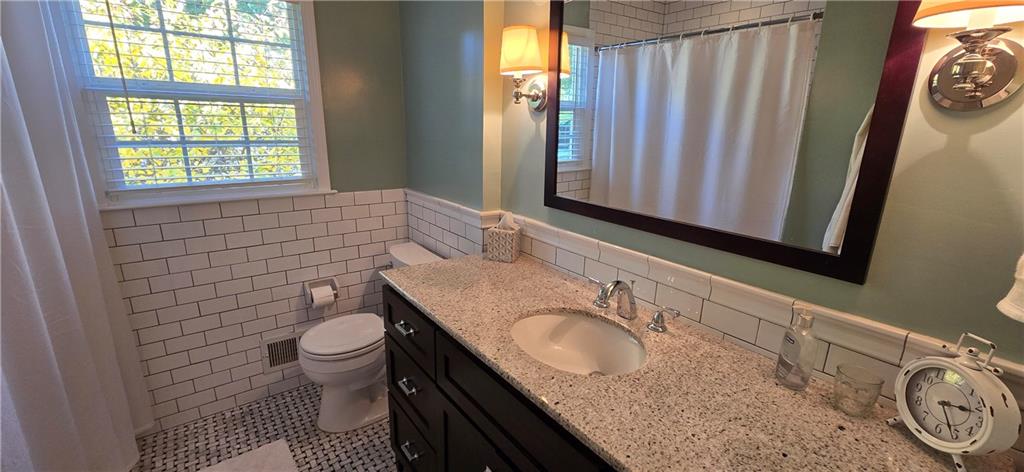 2405 W 104th Terrace Property Photo 14