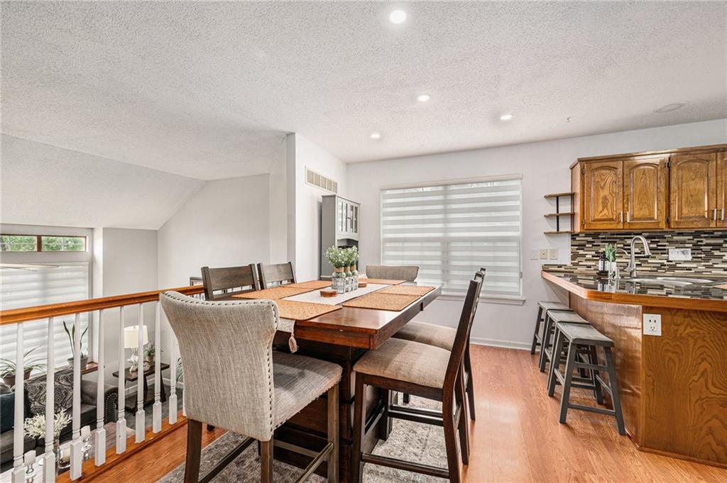 15212 Riley Street Property Photo 7