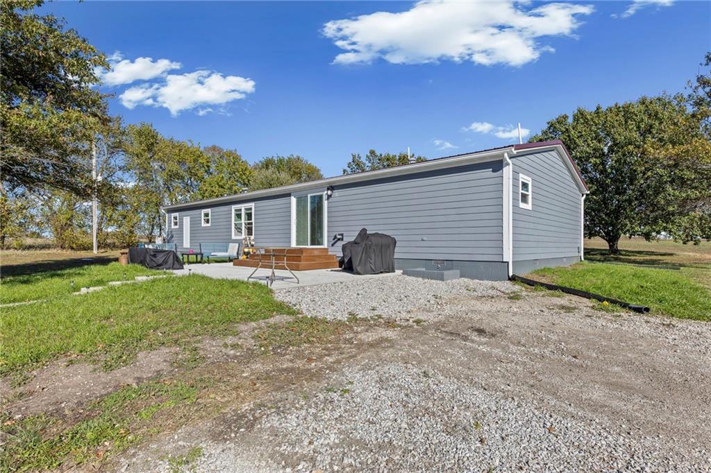 38740 Hedge Lane Property Photo 6