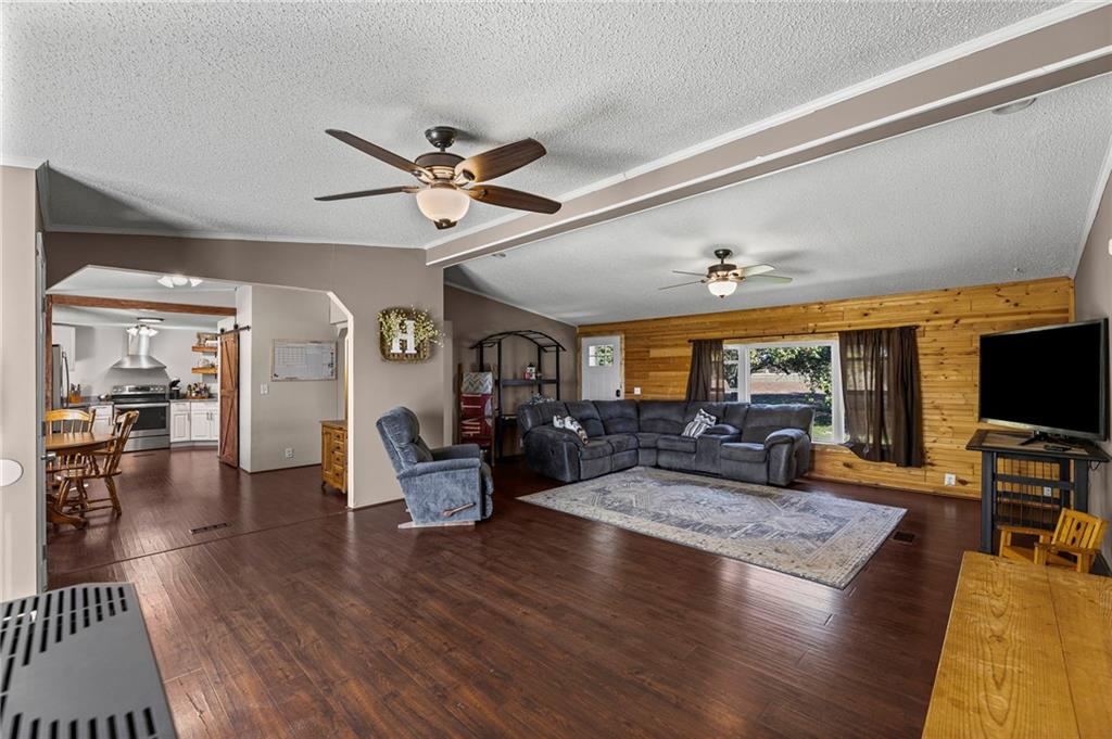 38740 Hedge Lane Property Photo 10