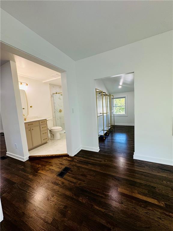 2706 E 36th Street Property Photo 10