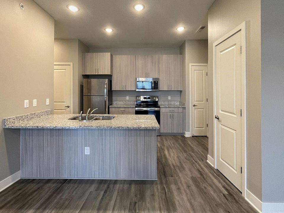 5711 80th Terrace Property Photo 11