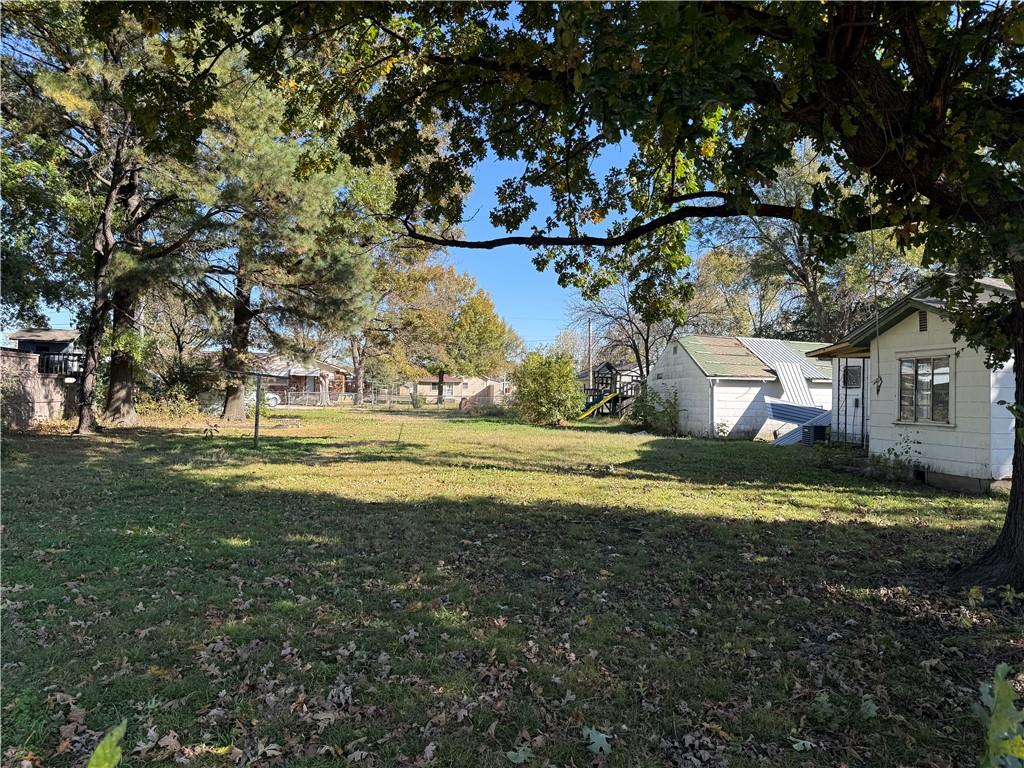 206 E 8th Street Property Photo 12