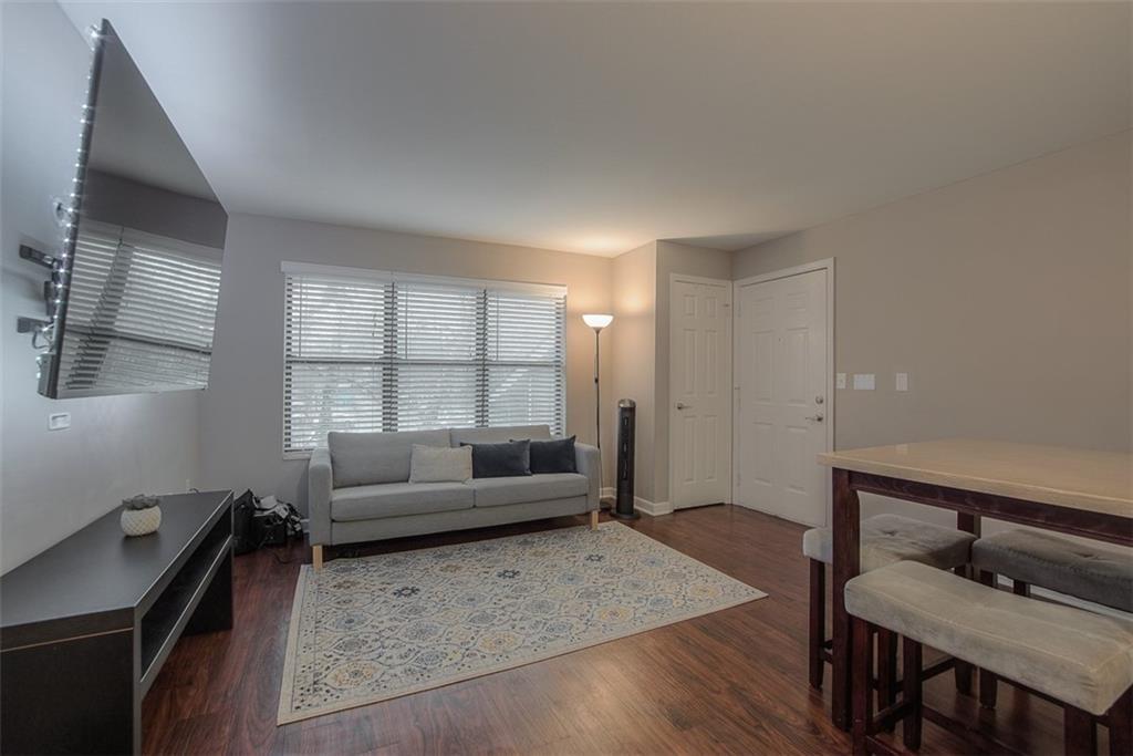 435 W 9th #103 Street Property Photo 4