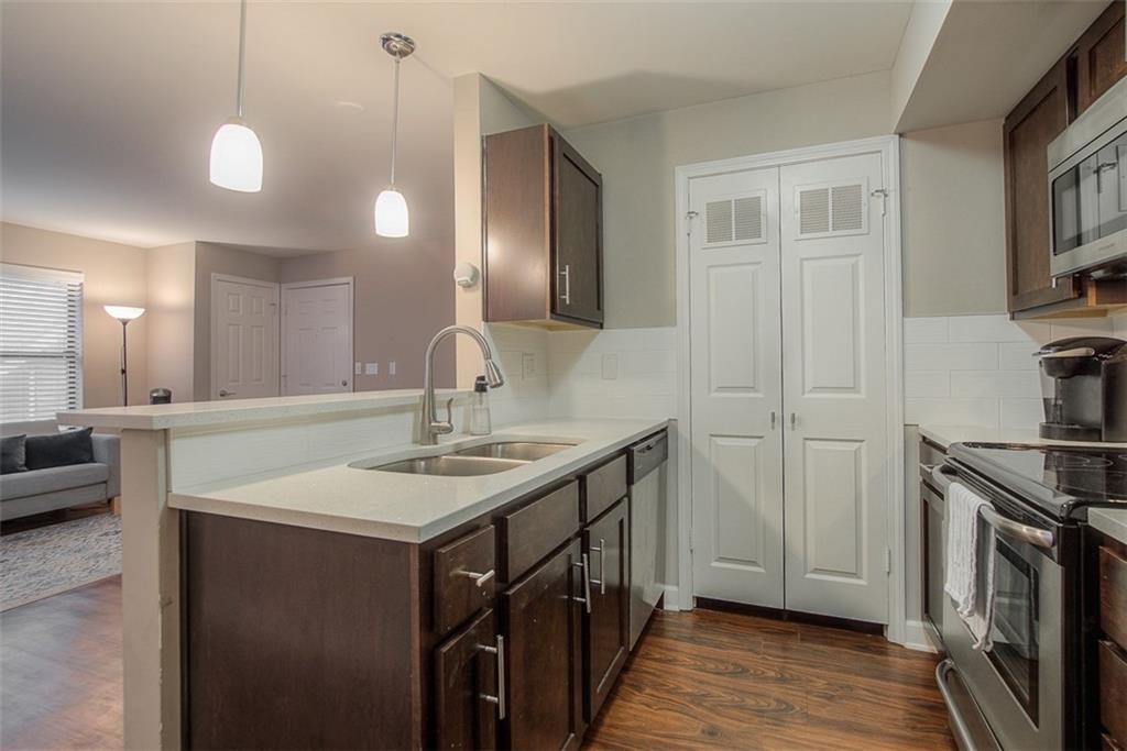 435 W 9th #103 Street Property Photo 7