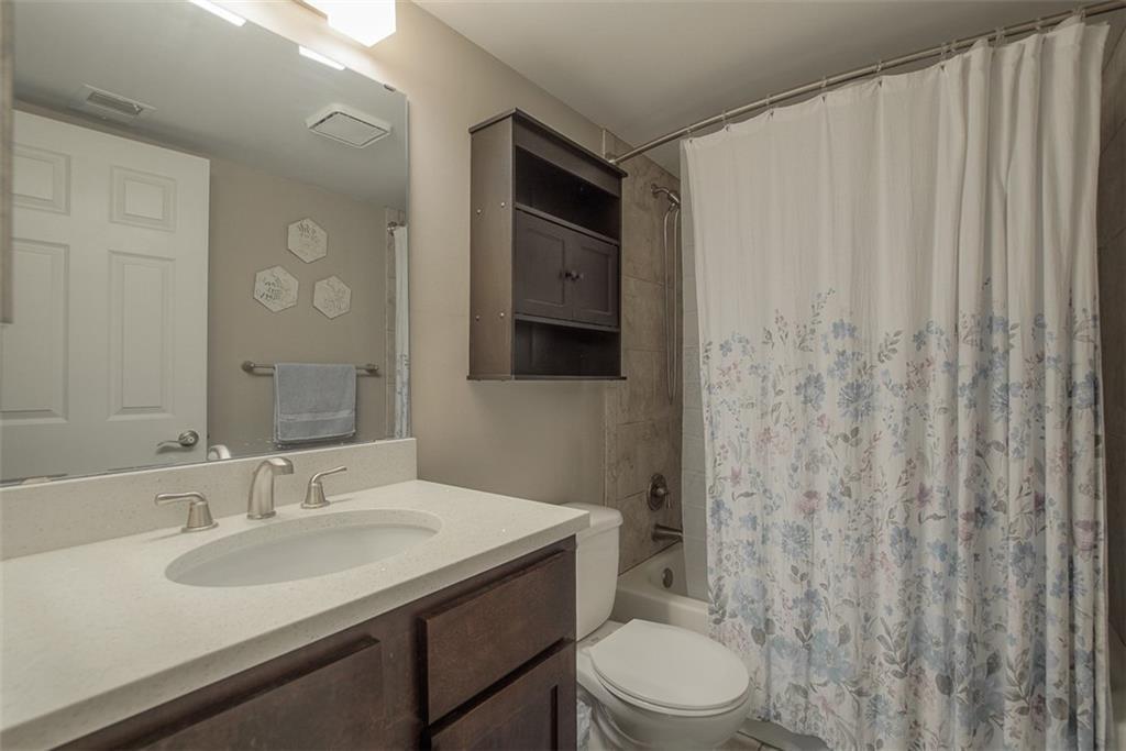 435 W 9th #103 Street Property Photo 9