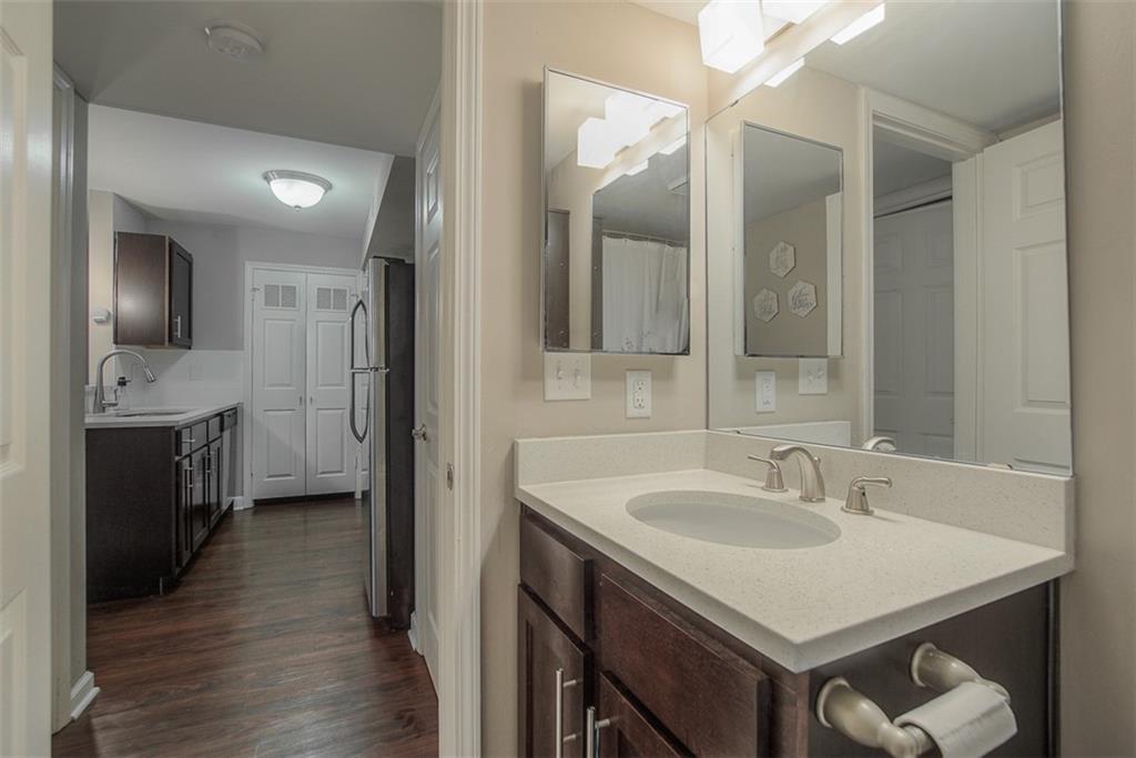 435 W 9th #103 Street Property Photo 10