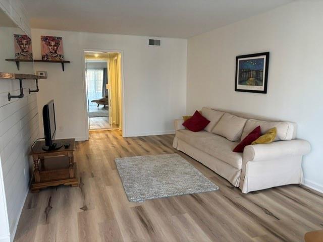 111 E 50th Street Property Photo 4