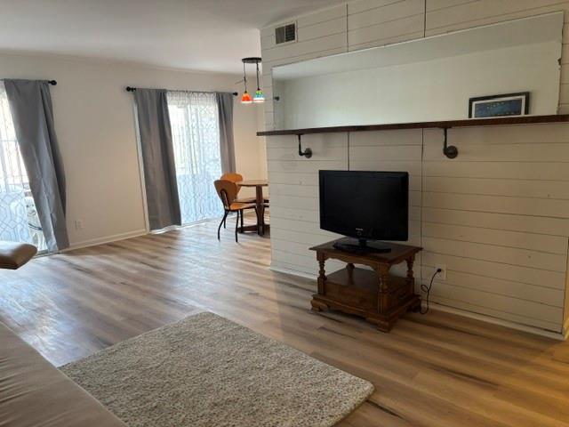 111 E 50th Street Property Photo 6