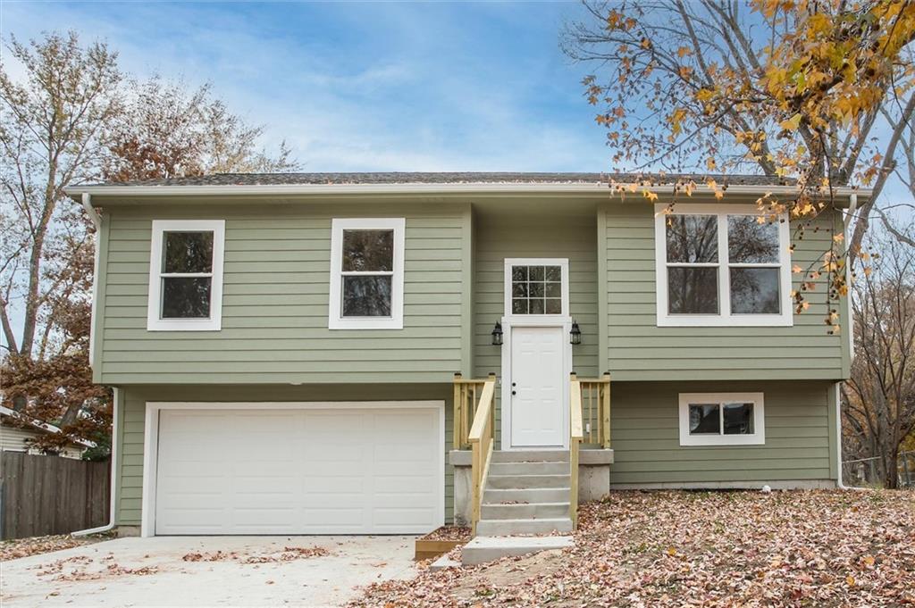 1104 Ne Columbus Street Property Photo 1