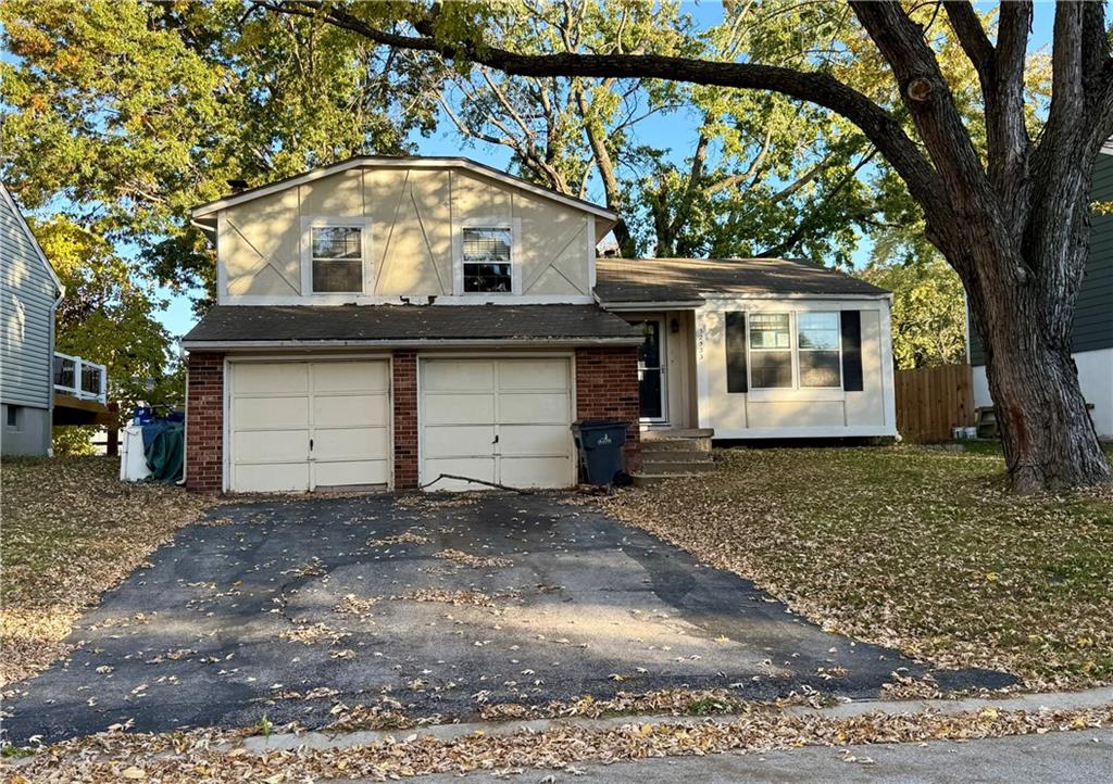 12533 S Locust Street Property Photo 1