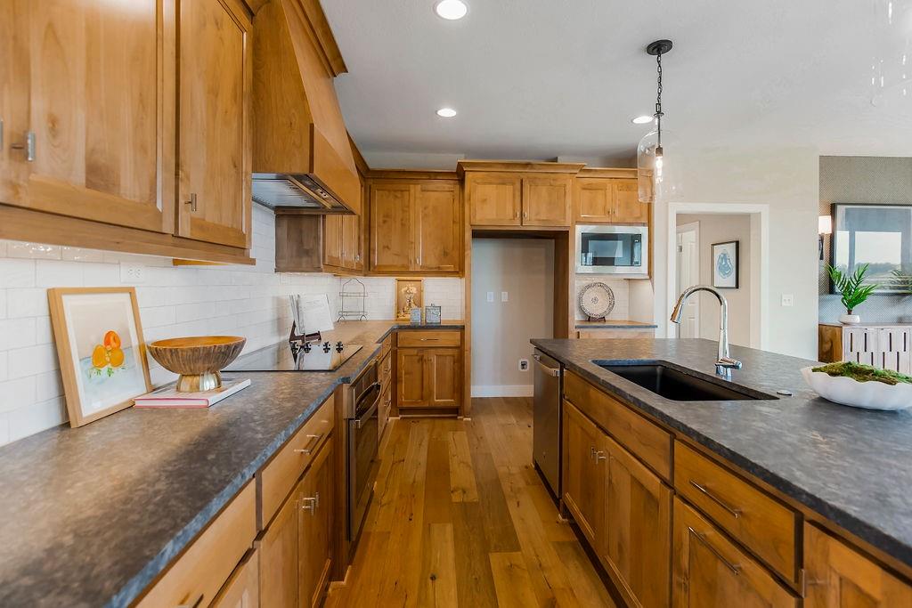 2208 W 176th Place Property Photo 12