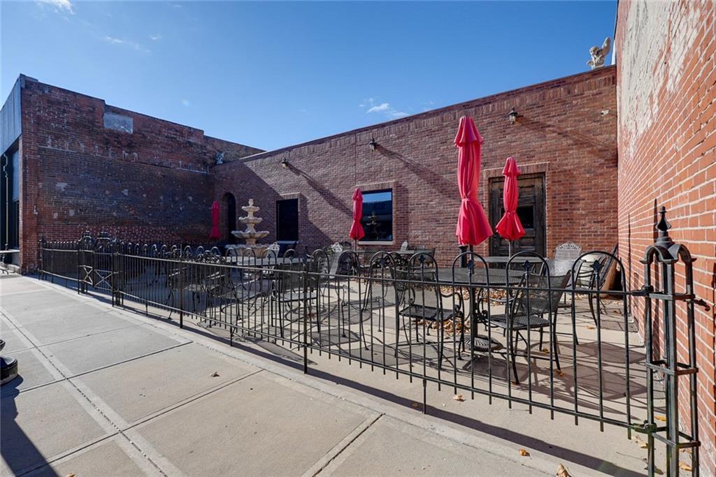 312 S Hudson Street Property Photo 2