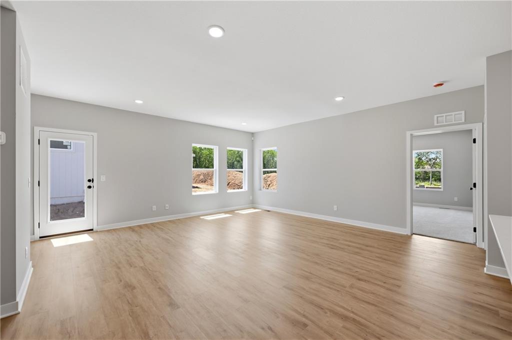 4714 Brentwood Avenue Property Photo 8