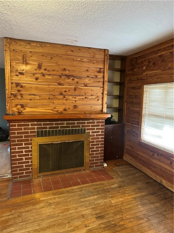724 W 3rd Street Property Photo 5