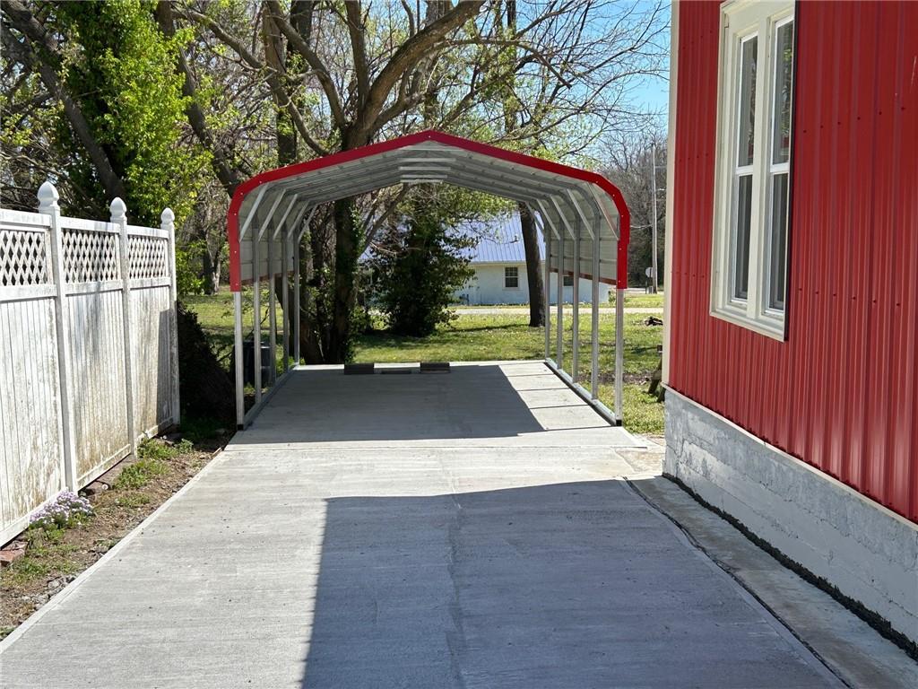 607 S Pine Street Property Photo 4