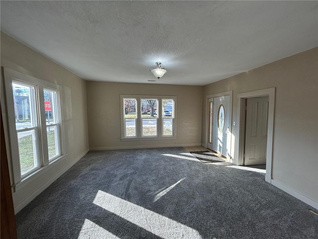 607 S Pine Street Property Photo 6