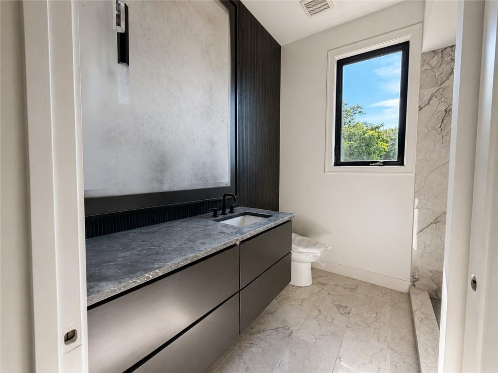 13721 Guilford Road Property Photo 17