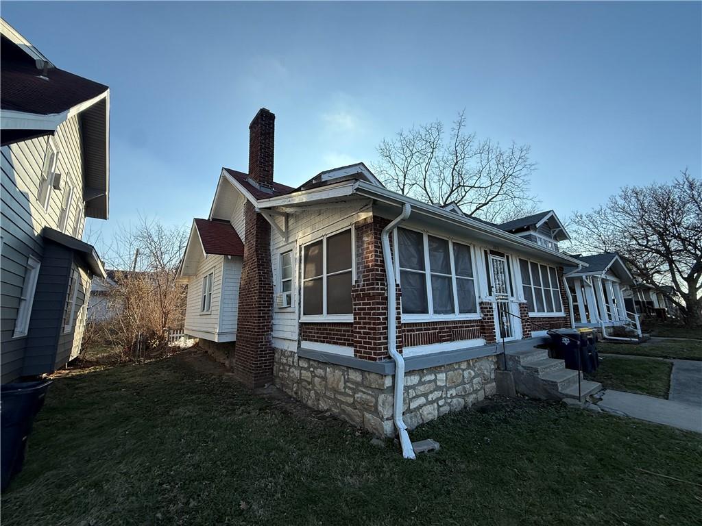2215 E Meyer Boulevard Property Photo 4