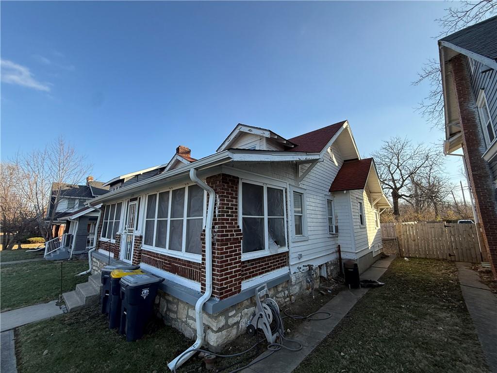 2215 E Meyer Boulevard Property Photo 5