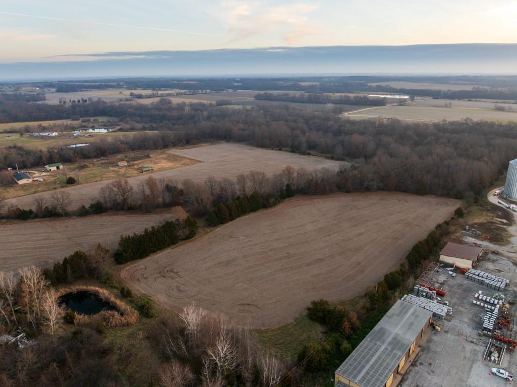 Nw B Highway Property Photo 3