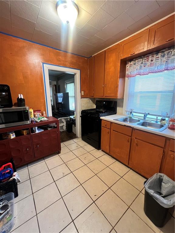 5211 Gladstone Boulevard Property Photo 6