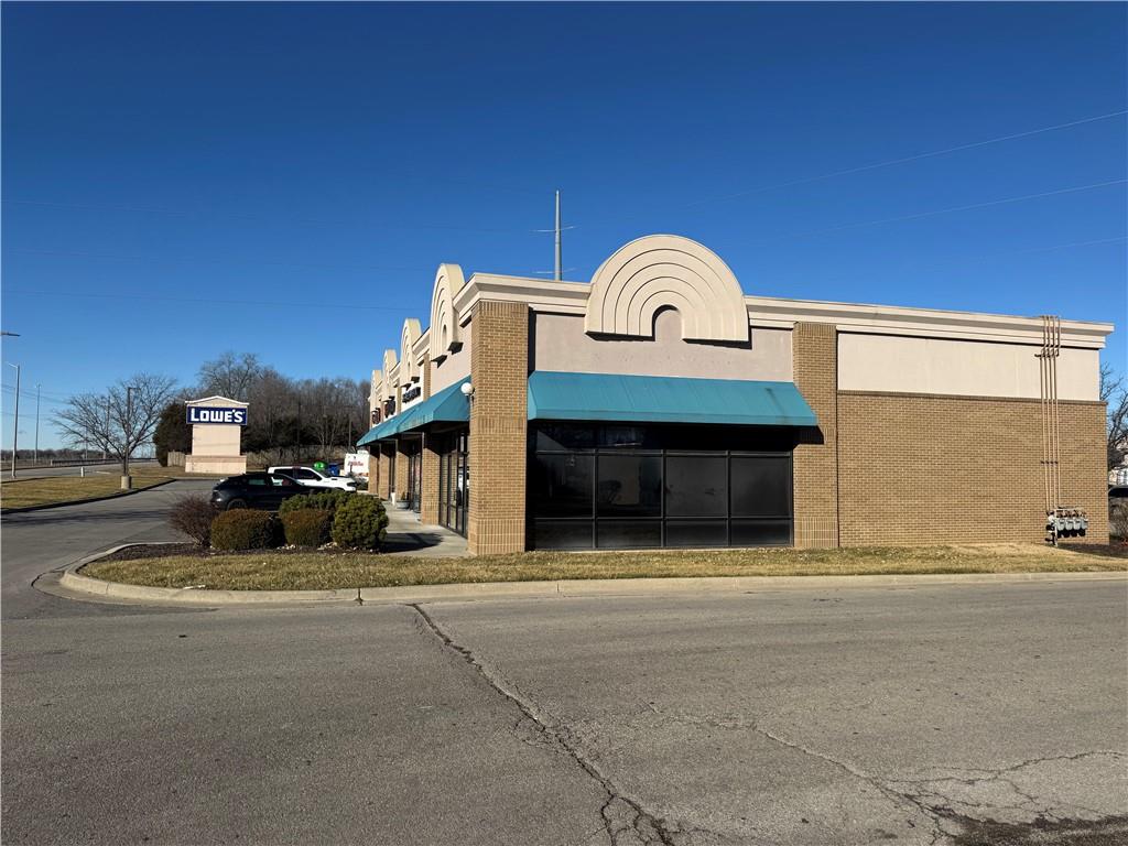 16310 W 65th Street Property Photo 6