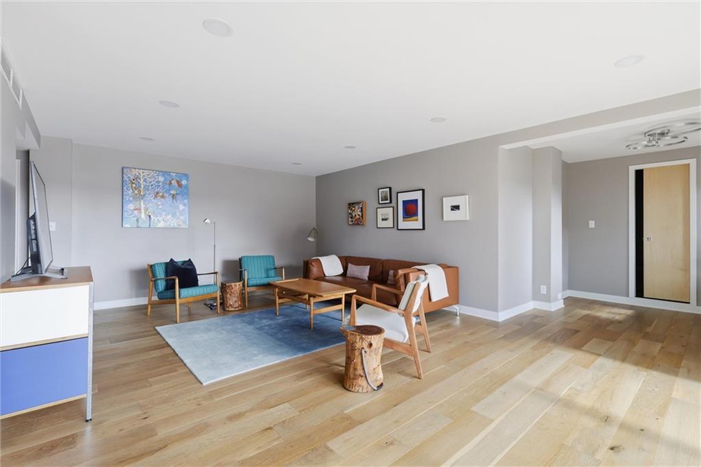 310 W 49th Street Property Photo 3
