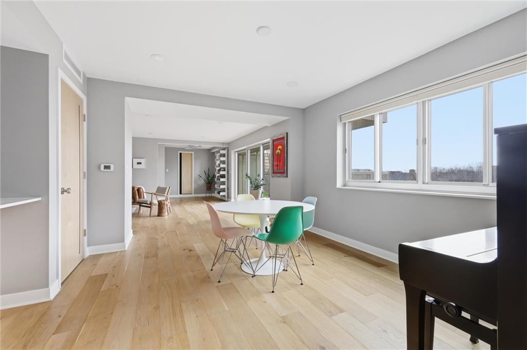 310 W 49th Street Property Photo 8