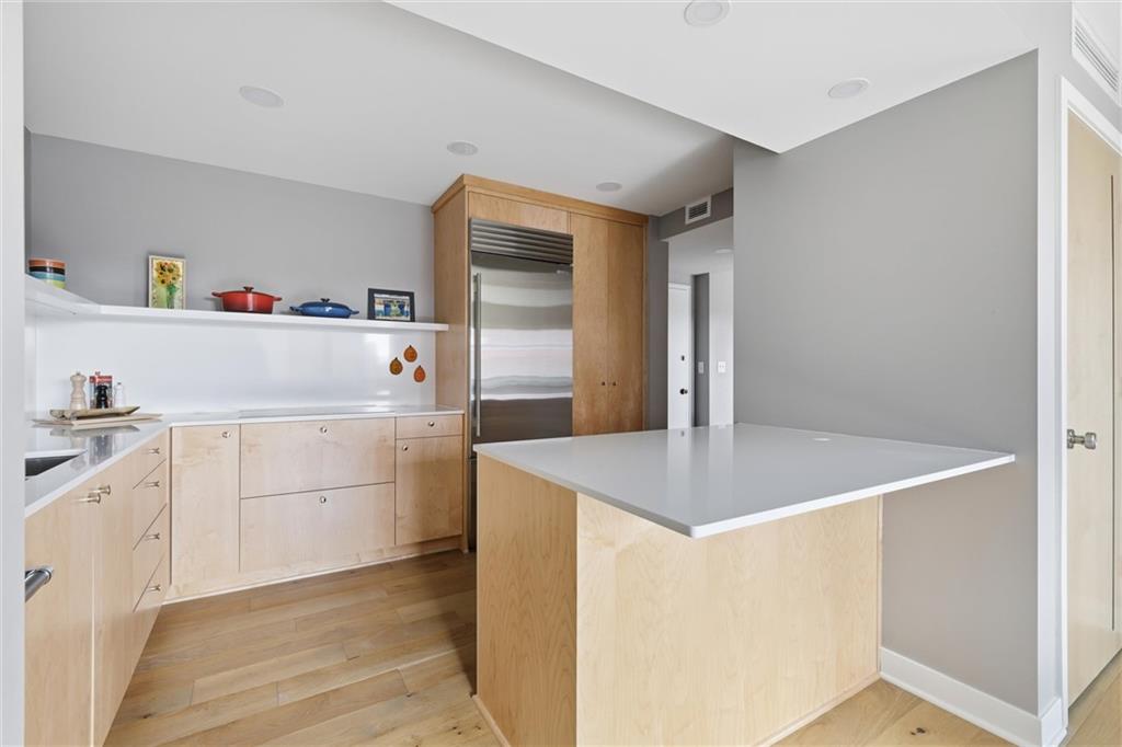 310 W 49th Street Property Photo 10