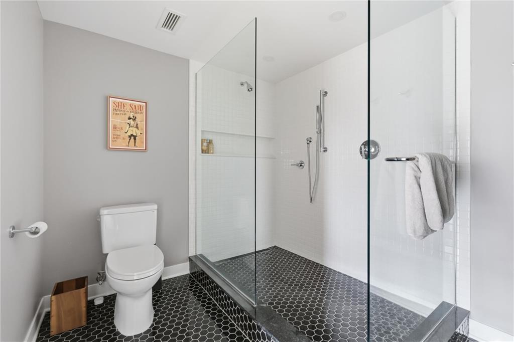 310 W 49th Street Property Photo 19