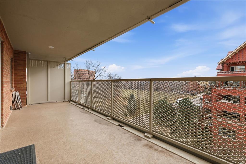 310 W 49th Street Property Photo 20