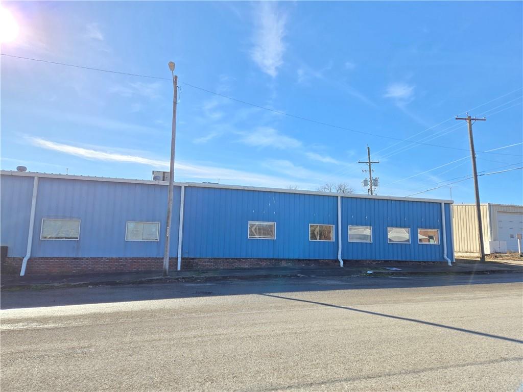 111 E 5th Street Property Photo 1