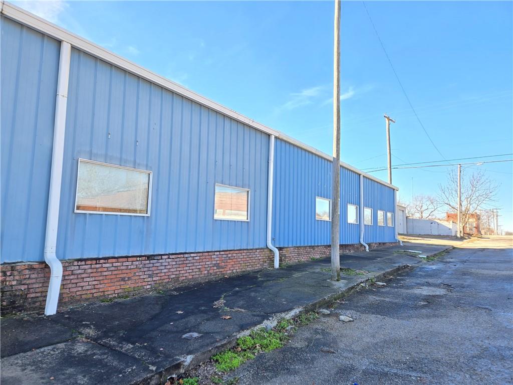 111 E 5th Street Property Photo 2