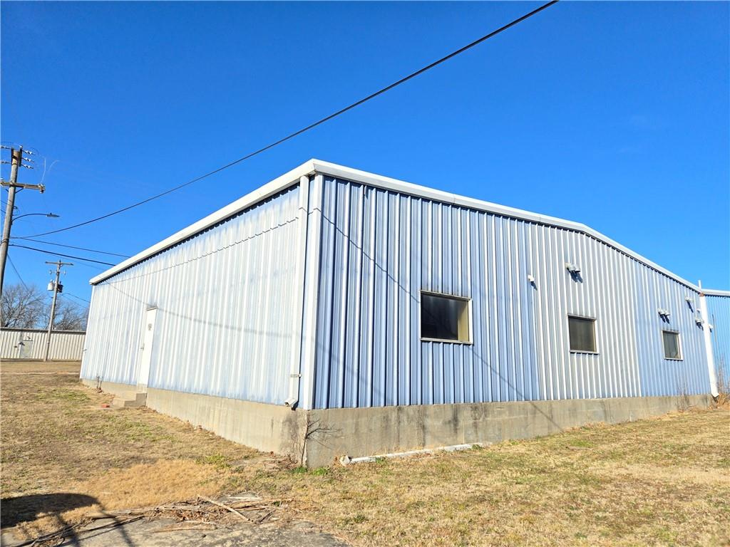 111 E 5th Street Property Photo 11