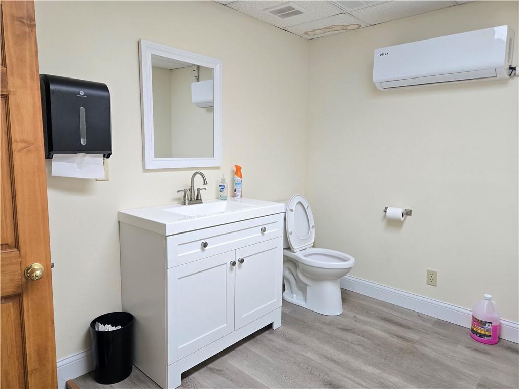 111 E 5th Street Property Photo 28