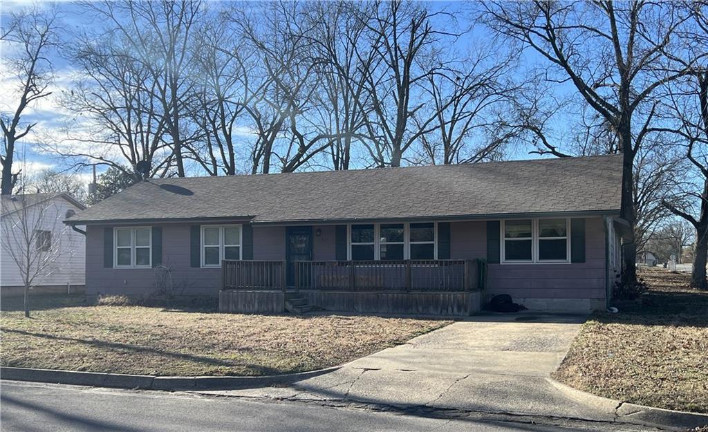 925 N Elm Street Property Photo 3