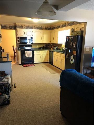 925 N Elm Street Property Photo 5