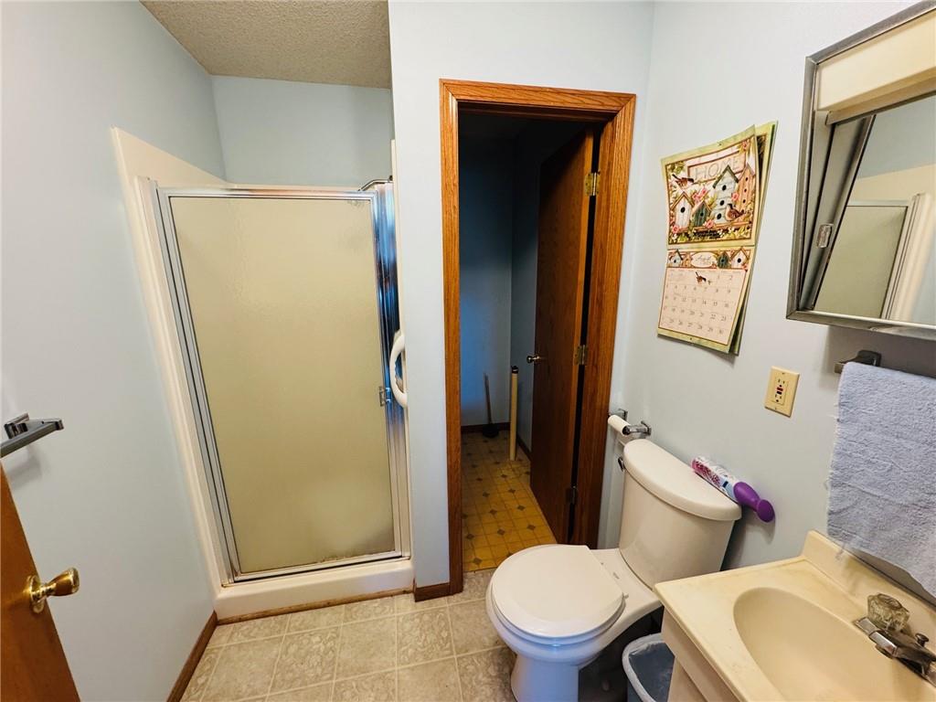V Road Property Photo 26