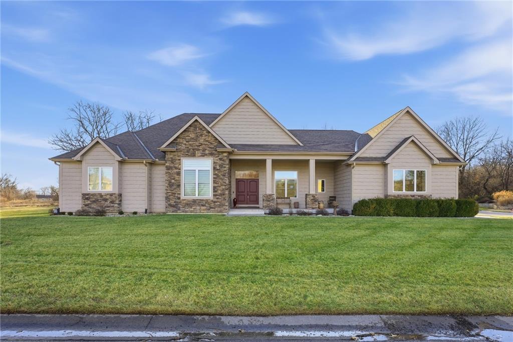 900 Oakmont Drive Property Photo 1