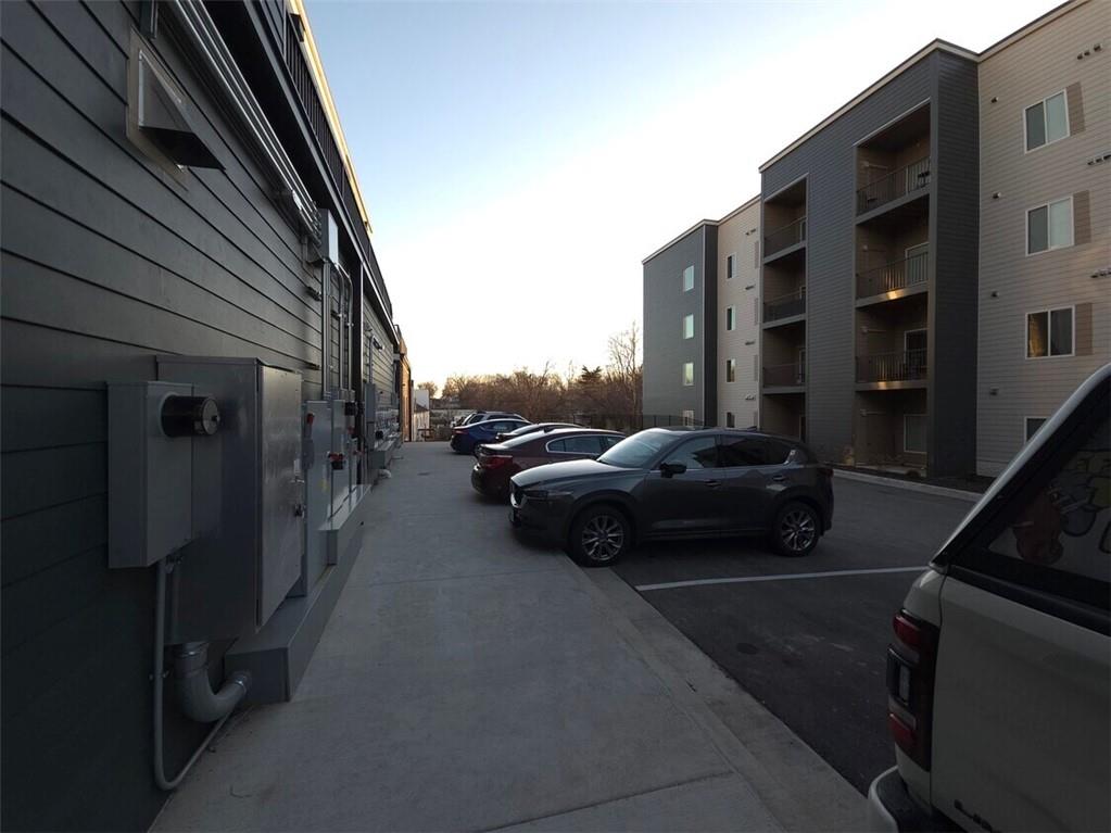 7510 N Oak Trafficway Property Photo 27