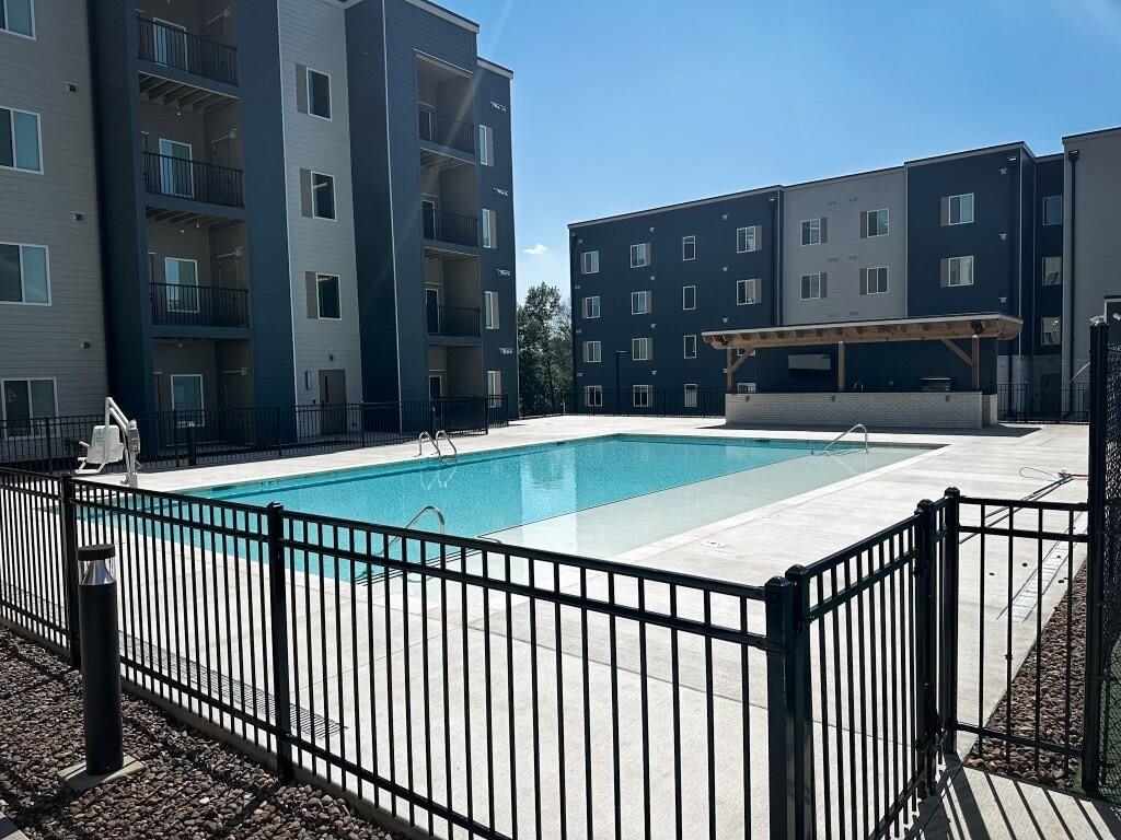 7510 N Oak Trafficway Property Photo 29